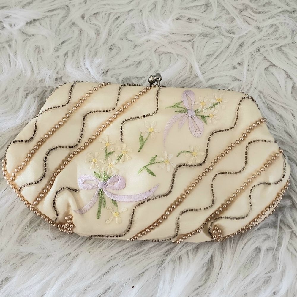 Bag by Debbie made in Japan vintage beaded bag with kiss clasp